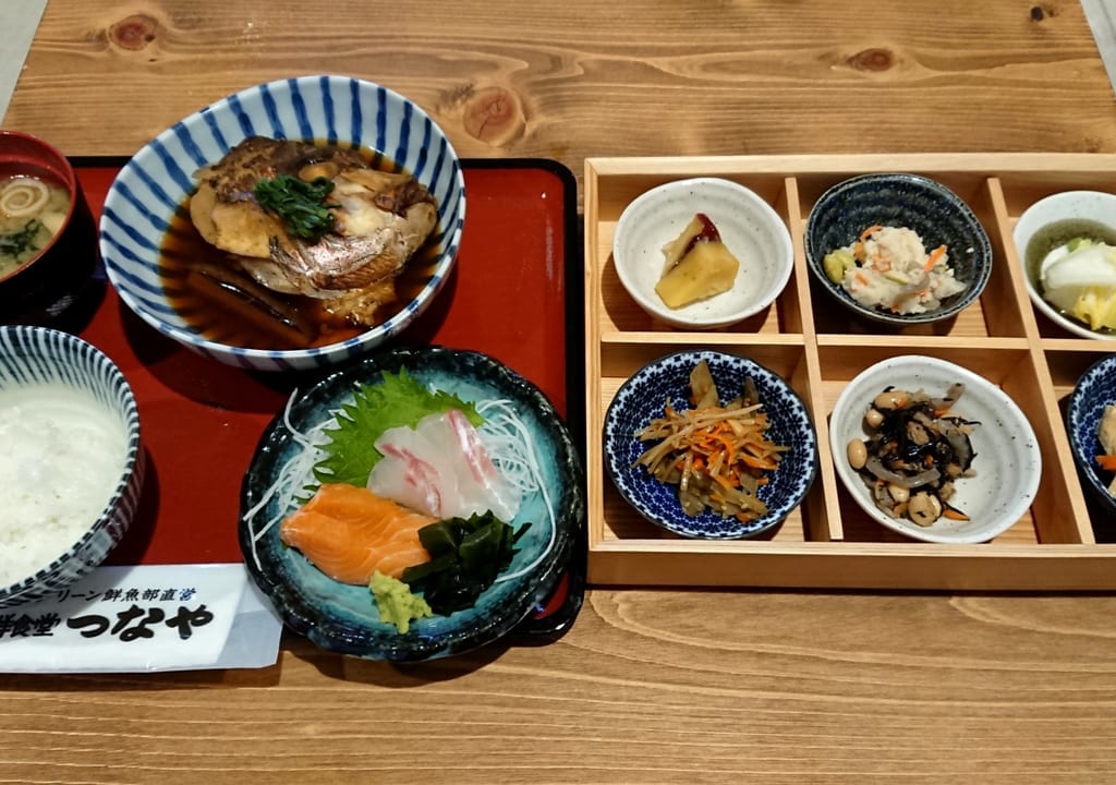 海鮮食堂つなや