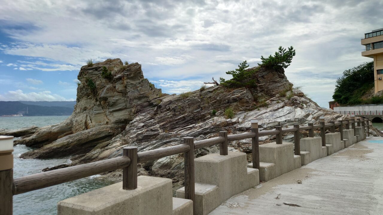 遊歩道蓬莱岩近く