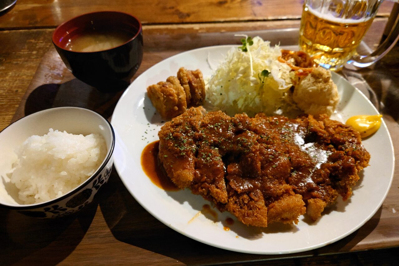 月紅食堂とんかつ定食