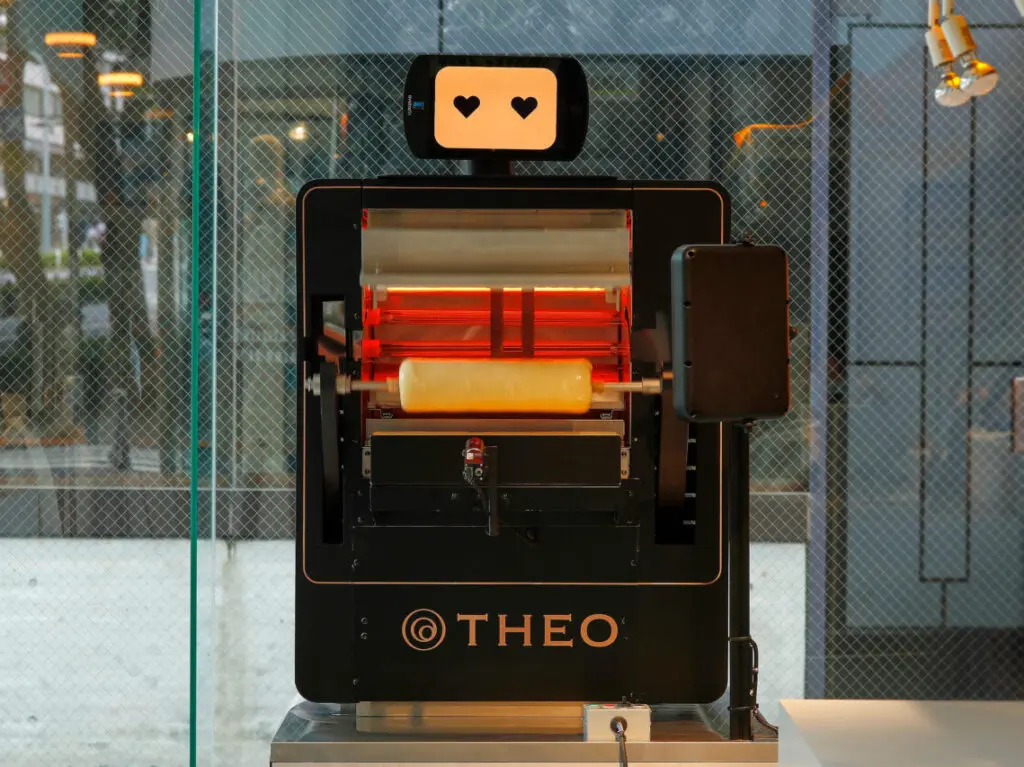 バウムクーヘンAI職人「THEO（テオ）」